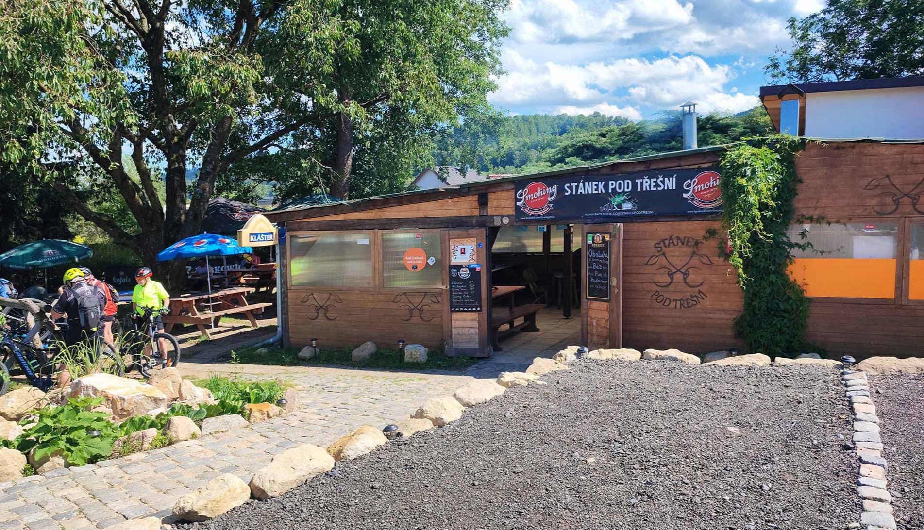 Zahradní restaurace Stánek pod třešní Bílý Kostel nad Nisou Chrastava Liberecký kraj