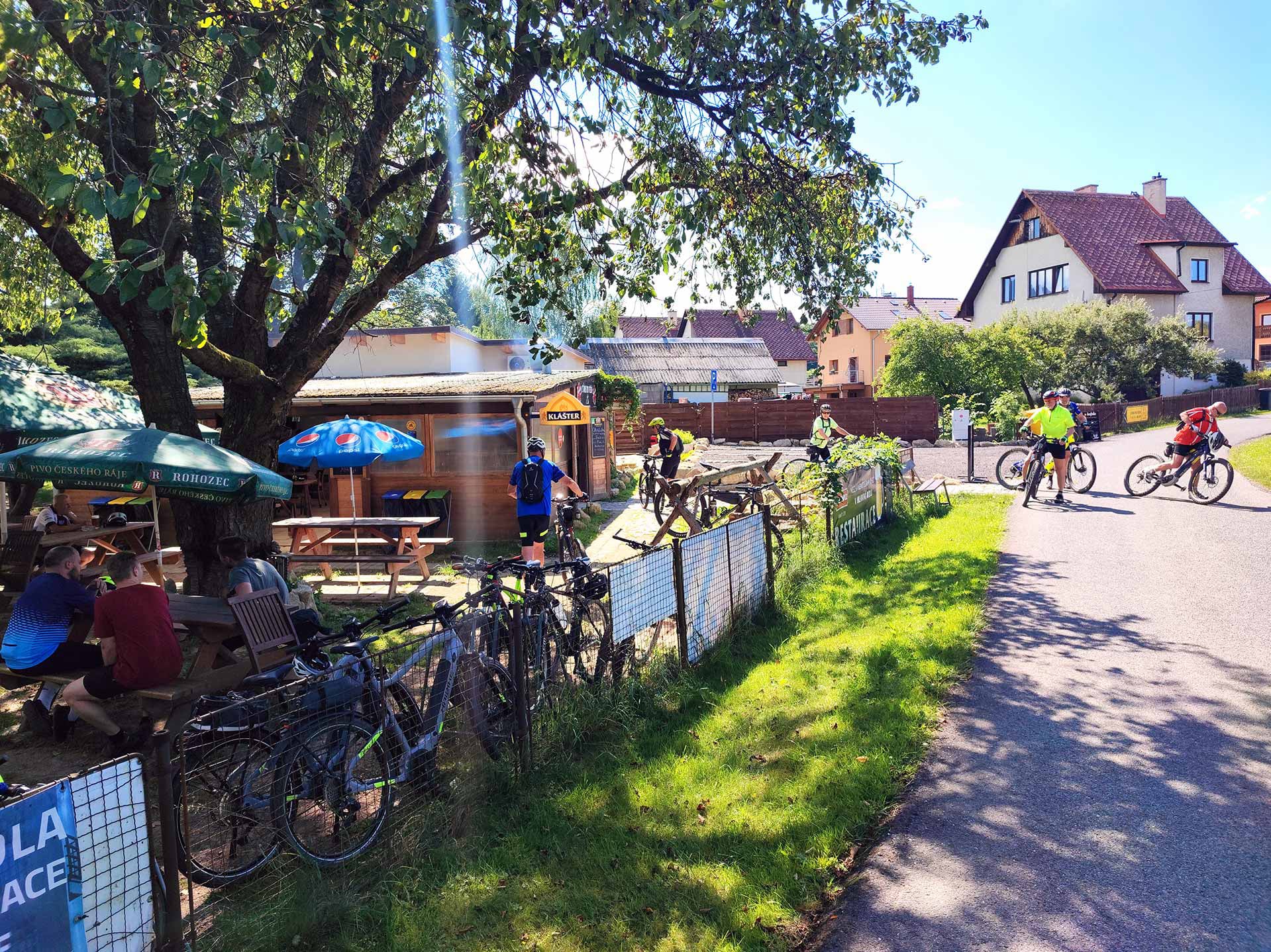 Zahradní restaurace Stánek pod třešní Bílý Kostel nad Nisou Chrastava Liberecký kraj